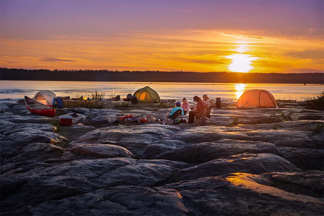 Good relationships keep us happier and healthier. Another reason to plan a weekend trip. | Photo: Pierre Emmanuel Chaillon